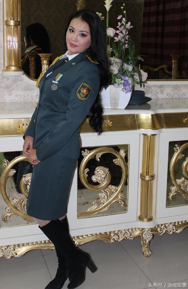 高清多图:哈萨克斯坦军队选出12大美女,得票最