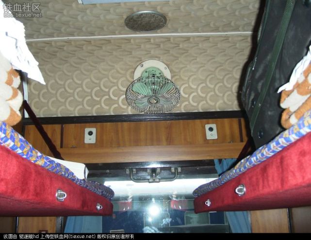 探访北京开往平壤的列车:车厢悬挂领袖画像 无