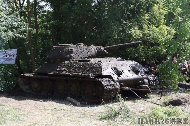 沉睡水下74年的T-34-76坦克重见天日 - 军事 - 
