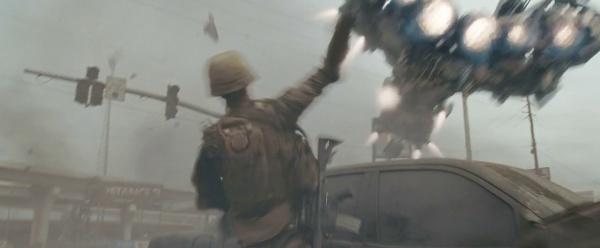 枪械解读:电影《洛杉矶之战》中,与外星人巷战