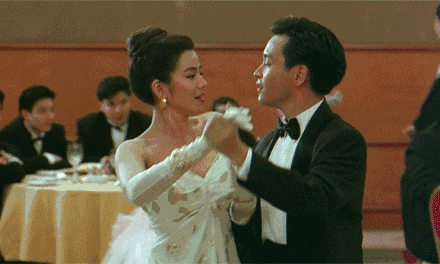 搞笑GIF图:跳舞是美女的强项,可惜这舞是两人
