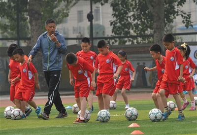 北京中小学体育教师将考教学技能 足球是重点