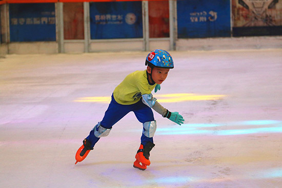 上海首个冰场灯光秀·月星冰世界滑冰俱乐部 