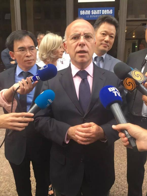 【治安】法国内政部长见华人代表:93省治理要
