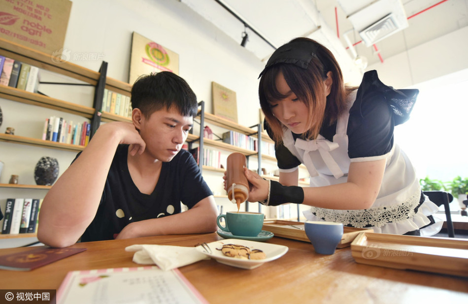 杭州现女仆咖啡馆 美女大学生亲自喂饭 - 国内