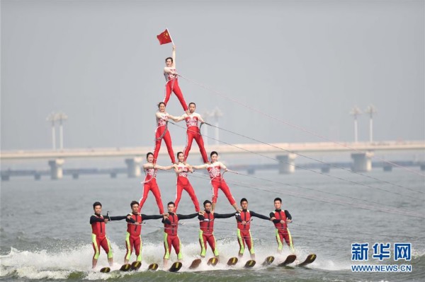 组图:中国沂河国际滑水公开赛在临沂开赛 - 体