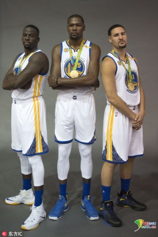 NBA媒体日:格林、杜兰特、汤普森携奥运金牌