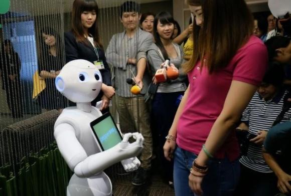 Pepper机器人现身台湾 干起了保险推销员 - 科
