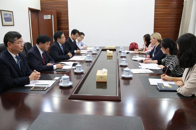 英国驻广州副总领事梅凯伦女士来访中南大学 