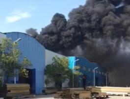 江苏盐城一铝厂发生火灾 所幸未造成人员伤亡