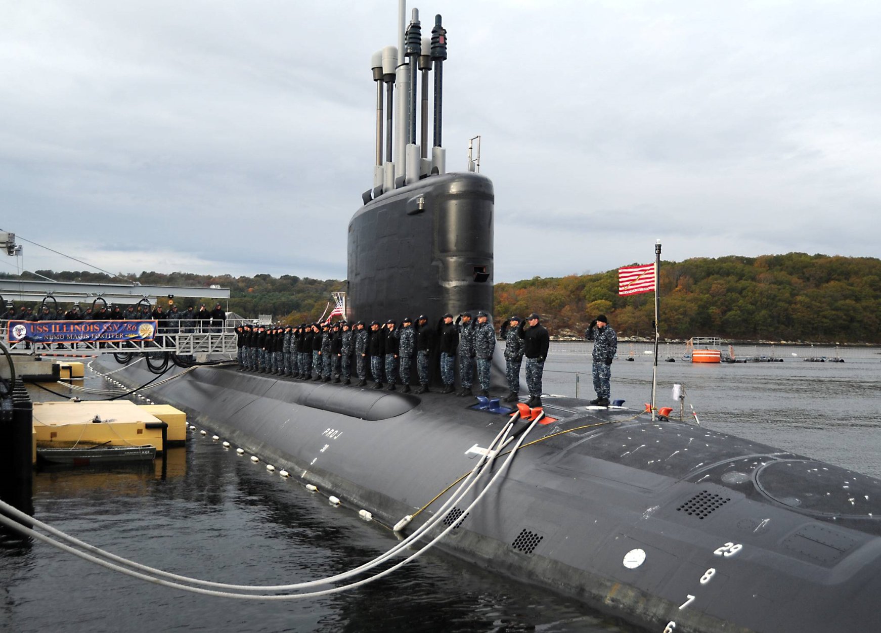 美国最新巨无霸潜艇交付海军使用 由第一夫人
