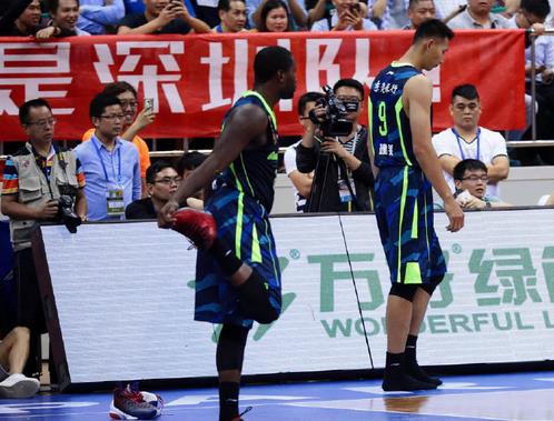 一双鞋让CBA陷困境,只知惩罚的中国篮球怎么