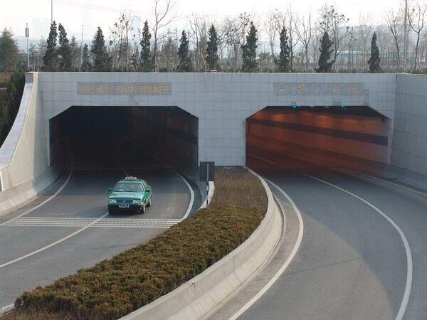 南京玄武湖隧道下月大修节前完工 夜间施工不