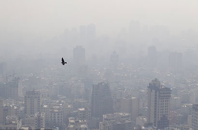 伊朗首都德黑兰因污染严重关闭小学和托儿所 