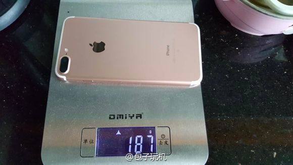 是什么原因,让两台iPhone7 Plus的重量竟然大大