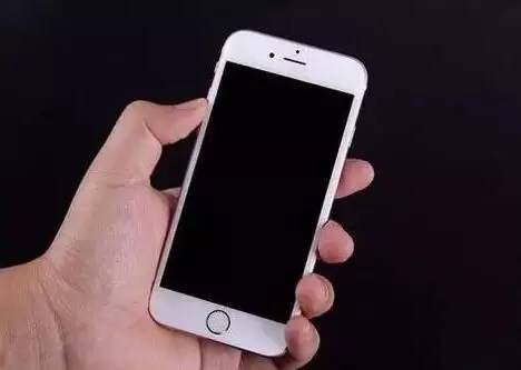 iPhone20%电量自动关机故障曝电池短板 - 科技