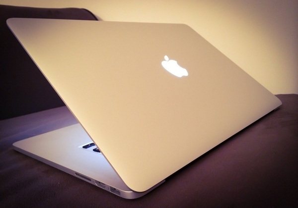 MacBook Pro两个屏幕!内置Touch Bar功能吓人
