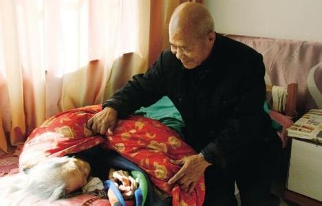 北京规定照顾临终老人或可享带薪休假 - 国内 