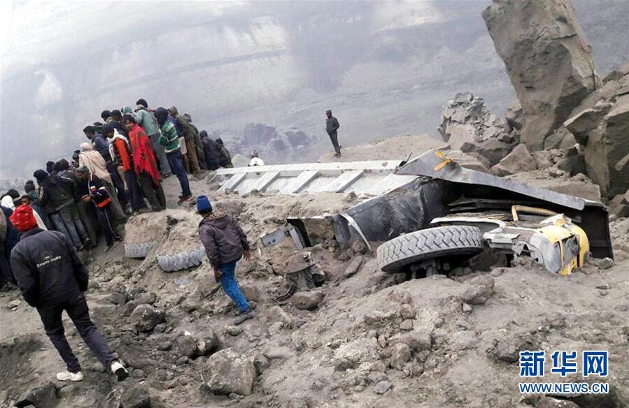 印度露天煤矿坍塌事故遇难人数上升至11人 - 国