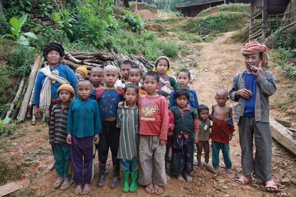 实拍缅甸的穷人生活,难怪那么多年轻女孩向往
