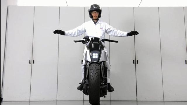 本田黑科技摩托车,不带头盔照样安全,交警看到