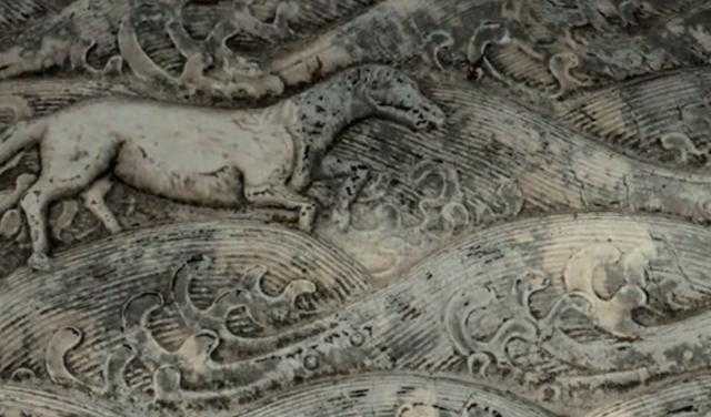 紫禁城中轴线上的钦安殿,为什么要雕刻海妖和