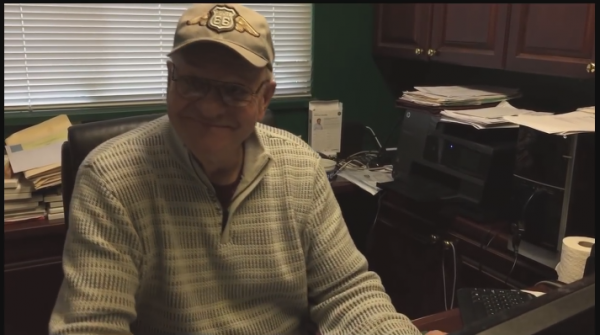 [视频]玩了快17年的网游月底关服 74岁老爷爷有