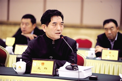 议报告提建议 郑州代表团审议政府工作报告 - 