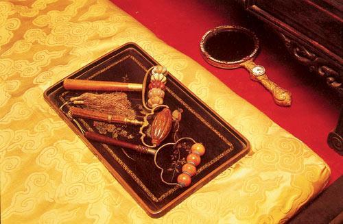 清朝时期慈溪太后的奢华生活,衣着配饰,件件价