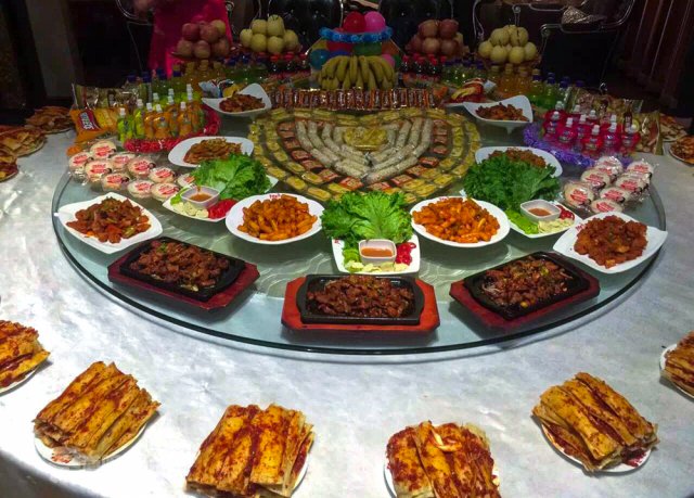 朝鲜女服务员中国过年:K 歌泡菜是最爱 - 社会 