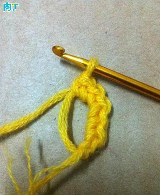 毛线简单花朵钩法图解 钩针编织毛衣花朵挂件