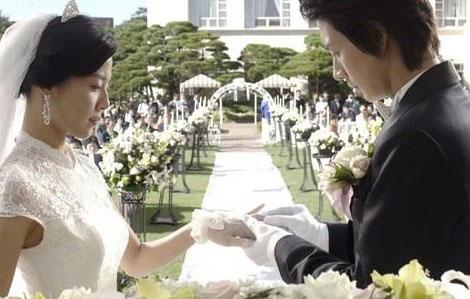 韩剧《新娘十八岁》中单眼皮的她如今已结婚,