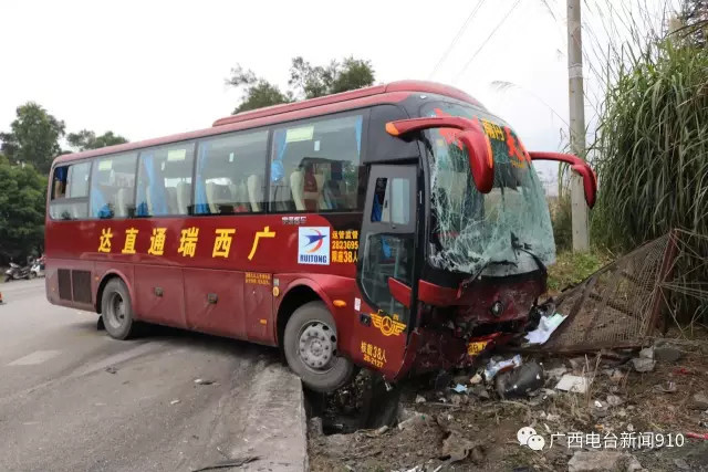 广西河池越野车与大客车相撞 造成5人死亡 - 国