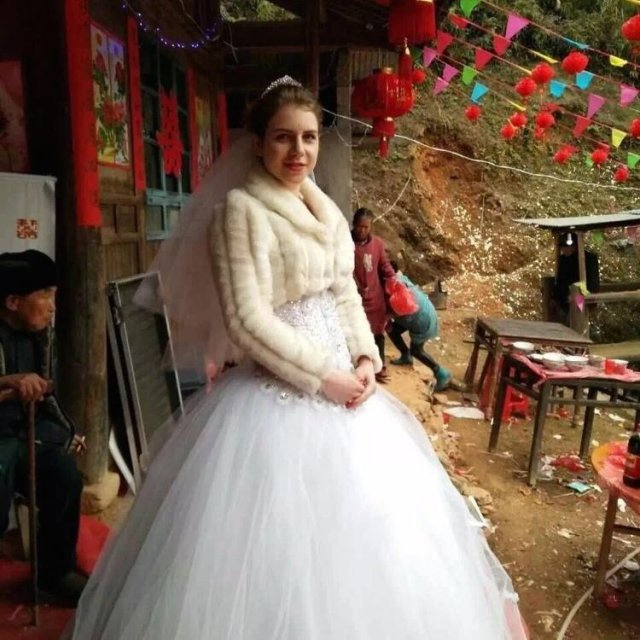 小伙娶乌克兰新娘,回农村办中式婚礼 - 社会 - 东