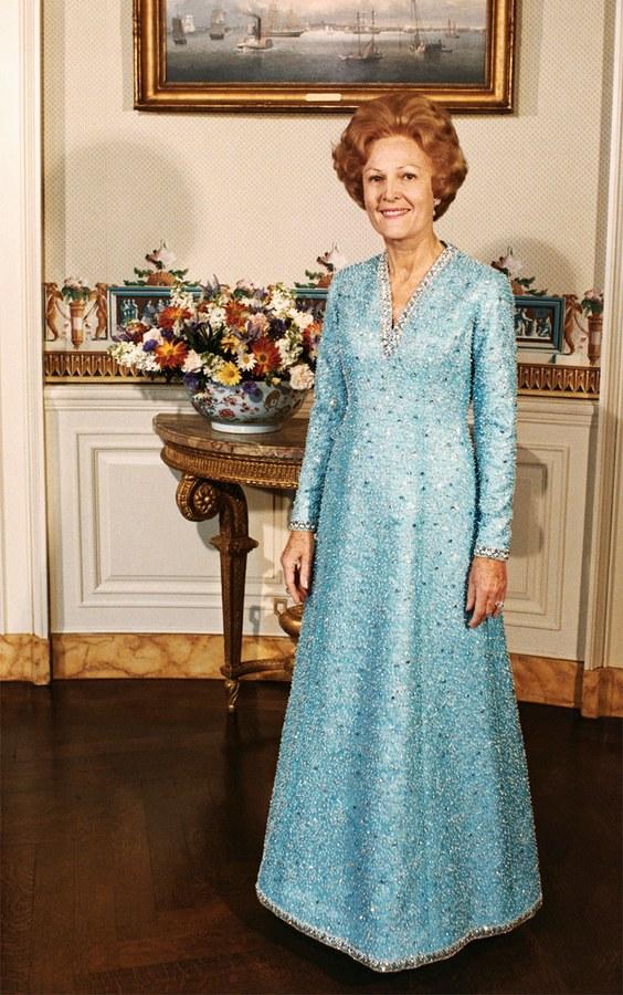 这是尼克松总统的夫人帕特尼克松,在尼克松1969年就职时57岁.