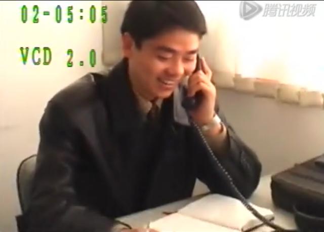 刘强东17年前4平米柜台起家 形象帅呆但业务却