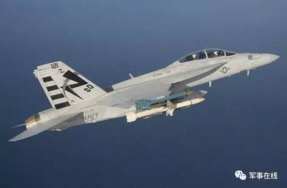 美军海军陆战队F-18配此种新导弹能直接废了