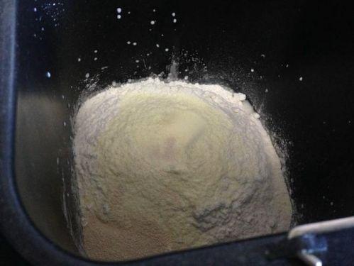 中筋面粉一样可以做出柔软拉丝的美味面包--豆