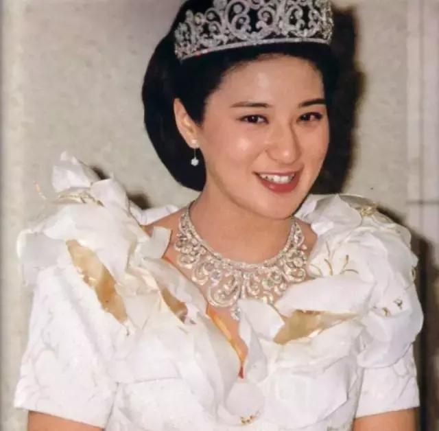 她经历了什么?日本15岁皇室公主一年之内暴瘦