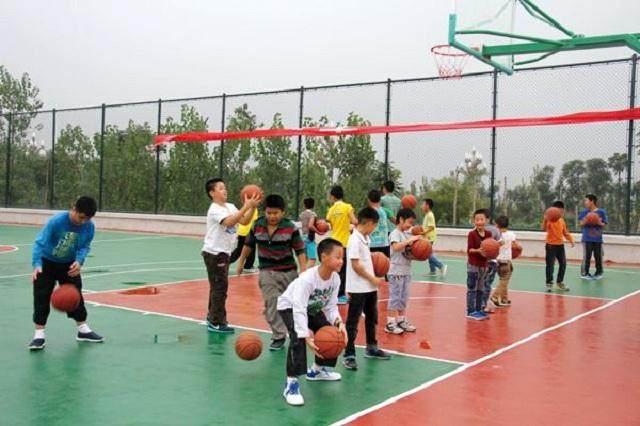中国篮球再弱也不怪球员,CBA与NBA差距更不