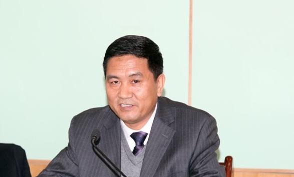 青海民族大学党委副书记、校长,何峰因年龄到