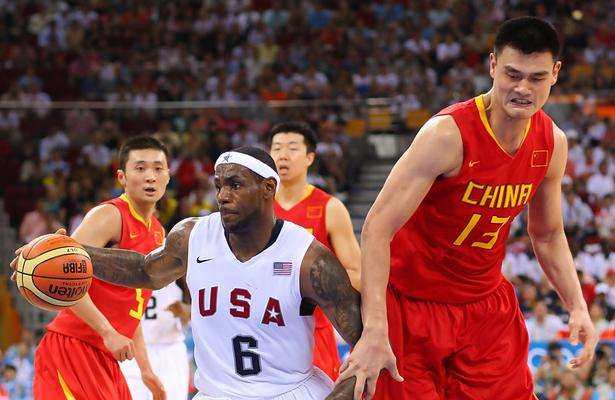 北京奥运会那支中国男篮12人现在何处?一人忙