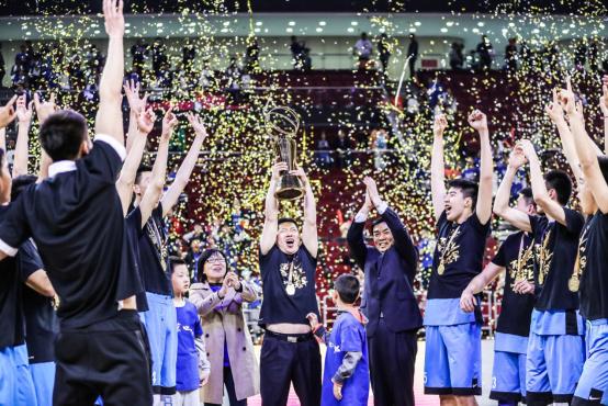 昨天,2016-17耐克高中篮球联赛北京总…