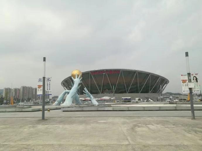 从新超粤 东莞体育中心的雕塑诠释着… - 体育